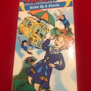 Magic School Bus Kicks up a storm VHS tape - pre owned
